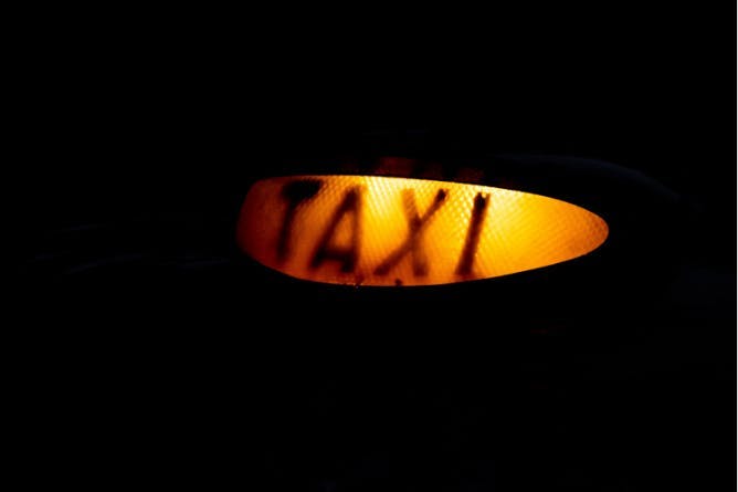 Illuminated taxi roof box