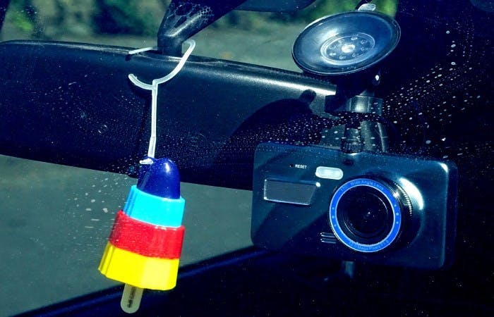 An image of a dash camera mounted on the front screen of a car 