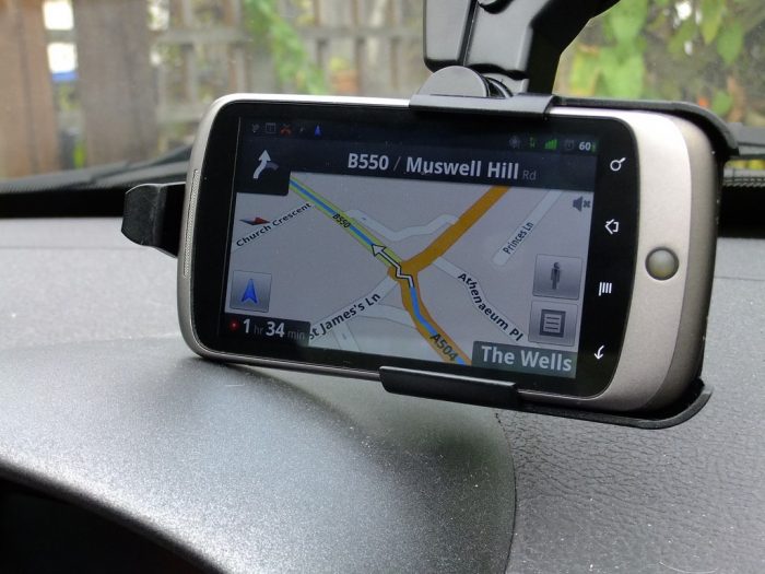 A Nexus One satnav mounted on the front windscreen of a car